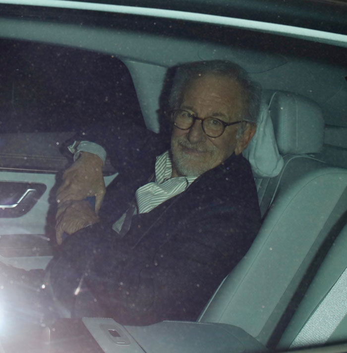 "Brad Pitt Looks So Old": Leonardo DiCaprio’s Star-Studded 50th Birthday Party Stuns Fans "Brad Pitt Looks So Old": Leonardo DiCaprio’s Star-Studded 50th Birthday Party Stuns Fans