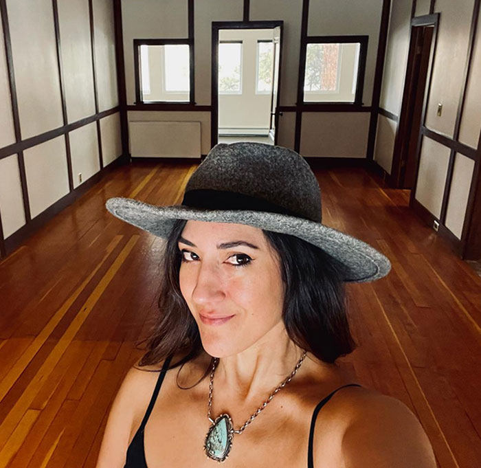 "Imagine The Noise": Woman Buys Dream House Only For Strangers To Turn It Into Tourist Spot