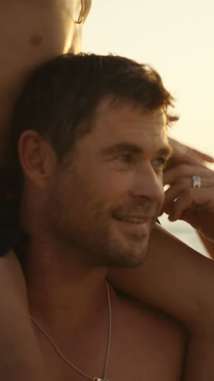 Chris Hemsworth And Elsa Pataky Slammed For &ldquo;Ignoring Human Rights Abuses&rdquo; In New Abu Dhabi Ad