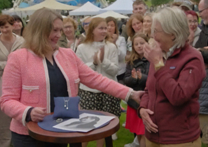 Antiques Roadshow Guest In Tears As She Learns Value Of Grandma&rsquo;s Jewelry: &ldquo;Took My Breath Away&rdquo;
