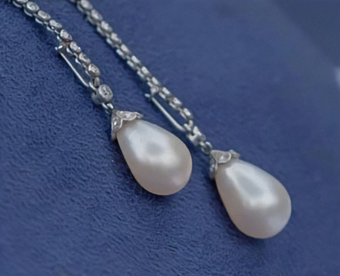 Antiques Roadshow Guest In Tears As She Learns Value Of Grandma&rsquo;s Jewelry: &ldquo;Took My Breath Away&rdquo;