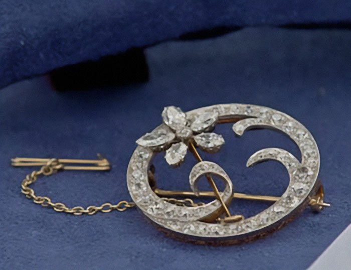 Antiques Roadshow Guest In Tears As She Learns Value Of Grandma&rsquo;s Jewelry: &ldquo;Took My Breath Away&rdquo;