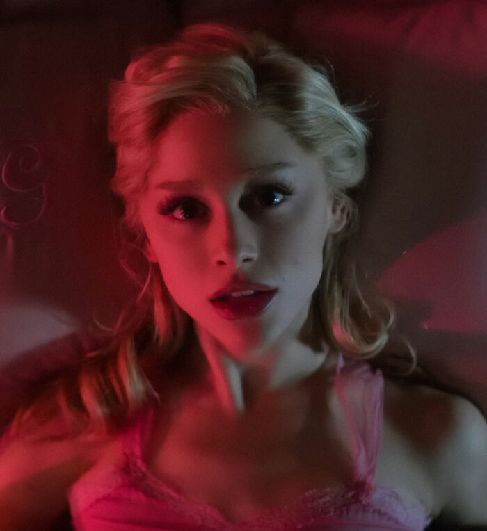 &lsquo;Wicked&rsquo; Fans Rip Ariana Grande&rsquo;s &ldquo;Distracting&rdquo; Makeup Malfunction: &ldquo;They Were So Bad&rdquo;