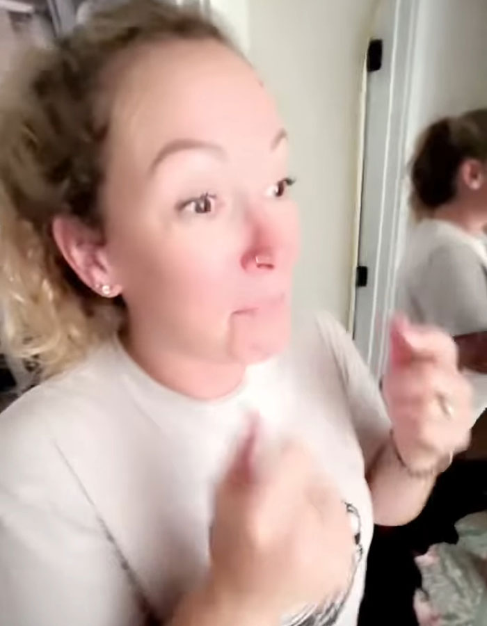 Mom Walks In On Her Young Son In A Bathtub Overflowing With Bubbles—Her Reaction Goes Viral Mom Walks In On Her Young Son In A Bathtub Overflowing With Bubbles—Her Reaction Goes Viral