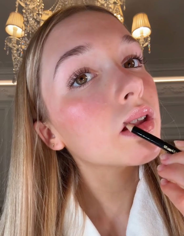 "She Looks Like An Older Woman": People Fume Over David Beckham’s 13YO Daughter’s Makeup Video "She Looks Like An Older Woman": People Fume Over David Beckham’s 13YO Daughter’s Makeup Video