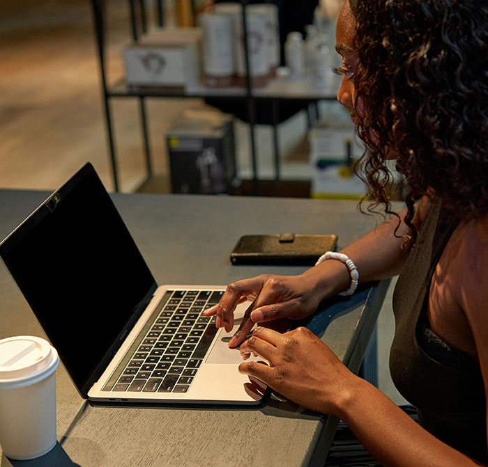 Woman&rsquo;s Boss Doesn&rsquo;t Think Her &ldquo;Quirky&rdquo; OOO Emails Are Appropriate, People Tend To Agree