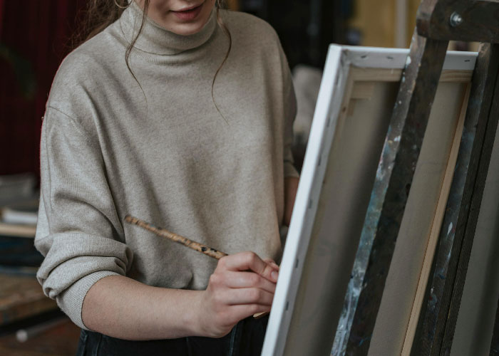 "A Homemade Piece Of Artwork": Guy Hates GF's Birthday Gift, Says It Makes Him Uncomfortable "A Homemade Piece Of Artwork": Guy Hates GF's Birthday Gift, Says It Makes Him Uncomfortable