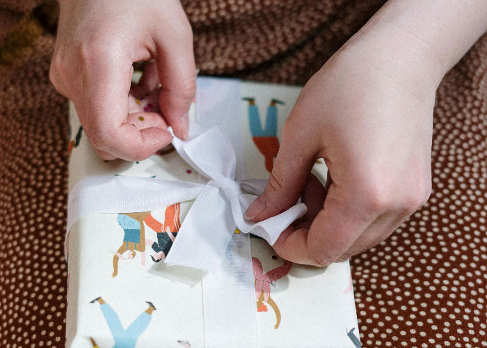 "A Homemade Piece Of Artwork": Guy Hates GF's Birthday Gift, Says It Makes Him Uncomfortable "A Homemade Piece Of Artwork": Guy Hates GF's Birthday Gift, Says It Makes Him Uncomfortable