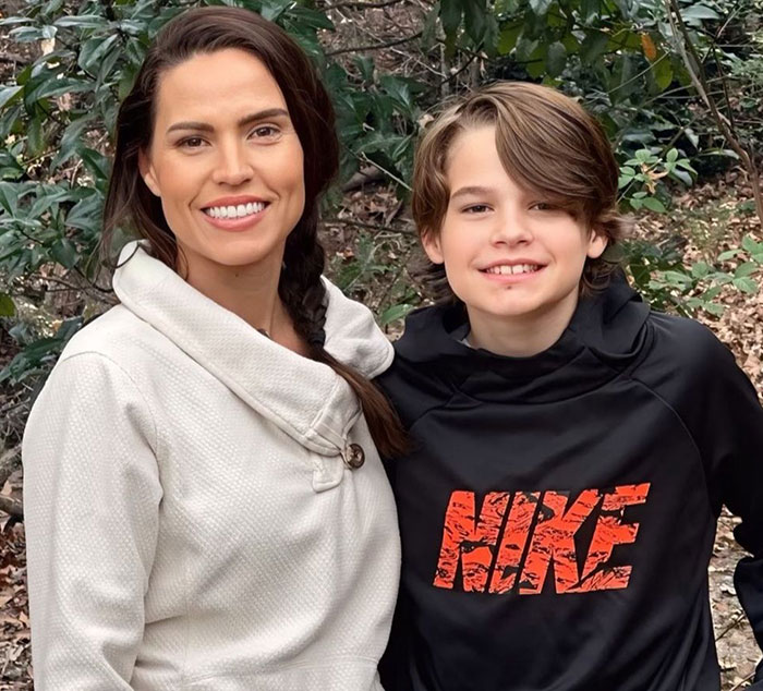 Mom Arrested For Letting 10-Year-Old Son Walk Alone, Community Raises Over $55k To Help Her