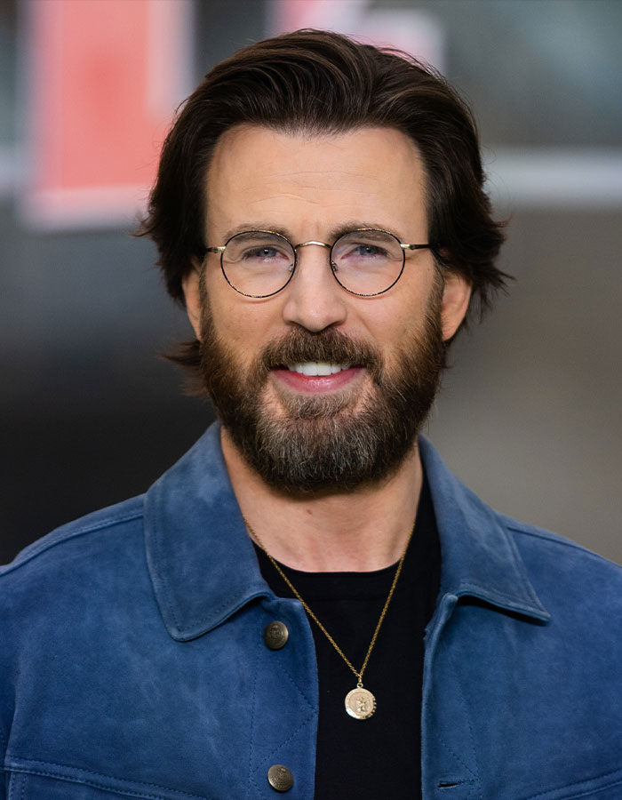 "He's Old Now": Chris Evans Sports Beard And Glasses In Unrecognizable Look At Movie Premiere "He's Old Now": Chris Evans Sports Beard And Glasses In Unrecognizable Look At Movie Premiere
