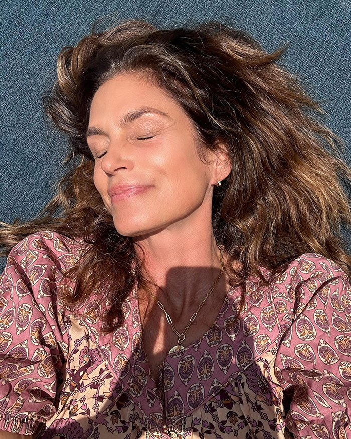 "58 And Still Looks Fantastic": Cindy Crawford Embraces Natural Look As She Poses In Bed