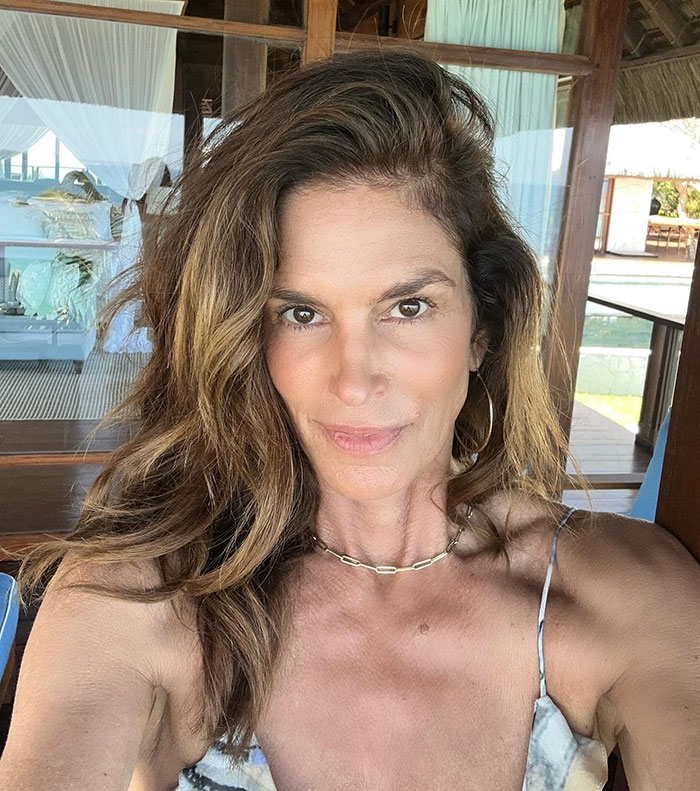 "58 And Still Looks Fantastic": Cindy Crawford Embraces Natural Look As She Poses In Bed