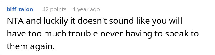 Reddit comment discussing wedding guest attire and family disagreement.