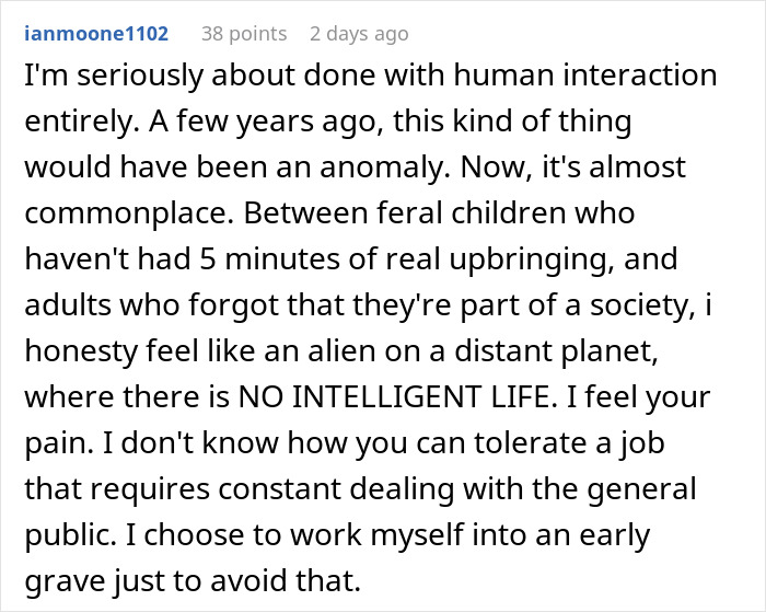 Customer Commits “Return Fraud”, Calls The Cops On Sales Agent Customer Commits “Return Fraud”, Calls The Cops On Sales Agent