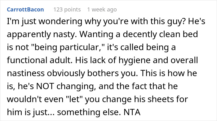 Text post criticizing boyfriend's lack of hygiene and dirty bed.