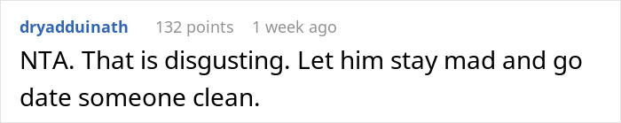 Reddit comment criticizing a boyfriend's unhygienic bed with 132 points.