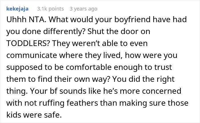 Woman Confused When She Finds Strange Young Kids On Her Porch, Calls Cops, Mother Shows Up Mad