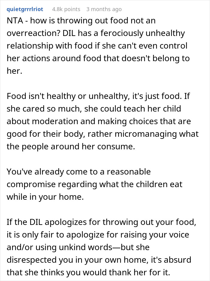 Reddit comment criticizing DIL for throwing away grandparent's cookies, sparking family conflict. Reddit comment criticizing DIL for throwing away grandparent's cookies, sparking family conflict.
