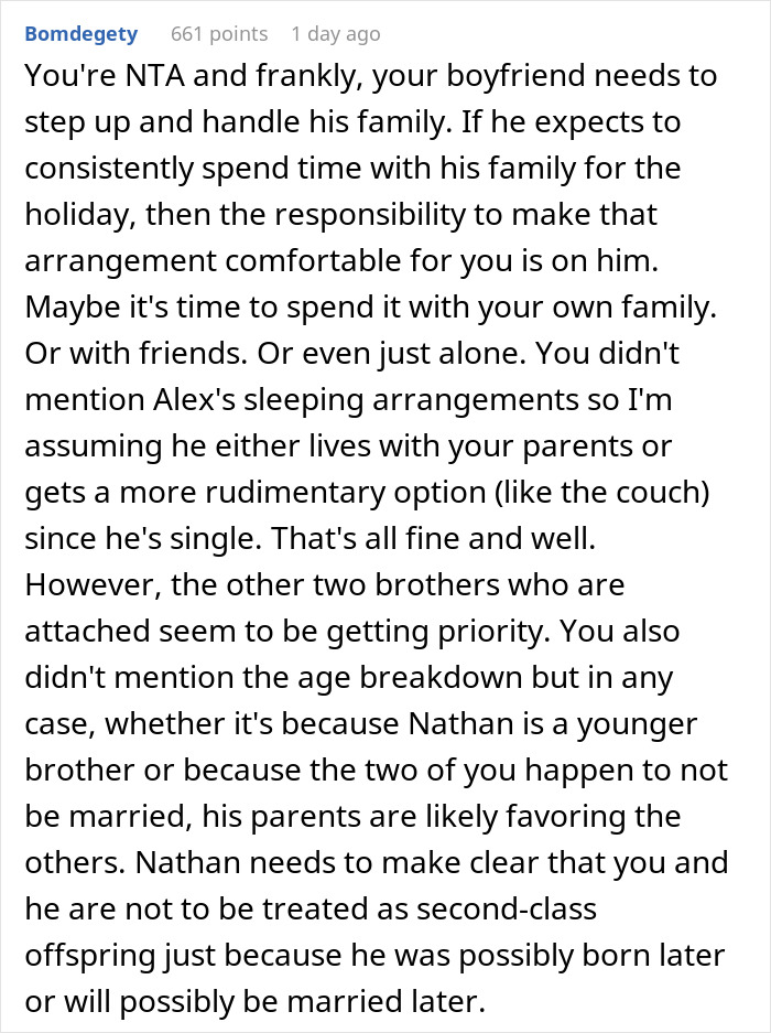 Comment on Reddit discussing air mattress issue during family holidays.