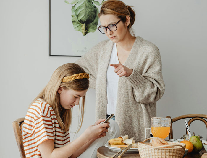 Parent Seeks Advice After Calling Out Daughter In Front Of Her Friends That She Doesn't Have Autism Parent Seeks Advice After Calling Out Daughter In Front Of Her Friends That She Doesn't Have Autism