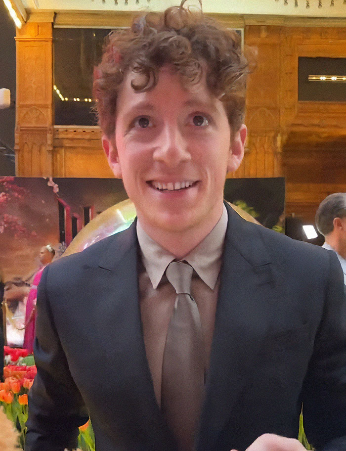 &ldquo;Cheater&rdquo;: Fans Have Harsh Words For Ariana Grande&rsquo;s Boyfriend Ethan Slater