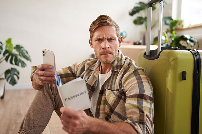 Guy Kicks GF Out While Camping In The Middle Of Nowhere, Is Fully Convinced That She's The Bad One Guy Kicks GF Out While Camping In The Middle Of Nowhere, Is Fully Convinced That She's The Bad One