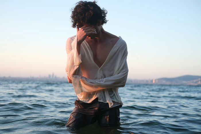 Man&rsquo;s Anger About Son&rsquo;s Hair Stops After Discovering His Own High School Photo With Similar Style