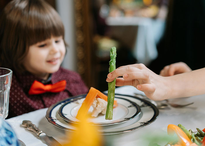 Man&rsquo;s Clever Tricks Work On Picky Eater Niblings, But Backfire On Him As Sister Demands Free Meals