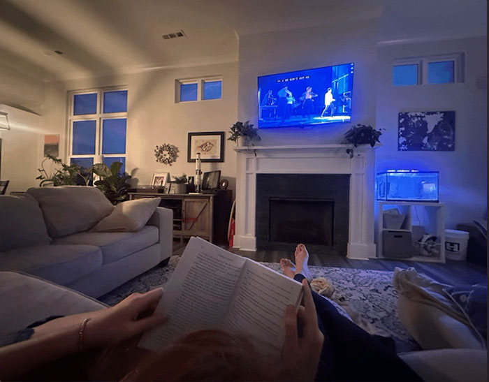 Unprofessional Housekeeper Mocks Client Online For &ldquo;Messy&rdquo; Home, Ends Up Jobless After One Day