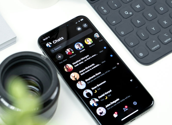 GF Loses It After BF Doesn't Tell Her He Arrived At Work, Folks Online Are Horrified