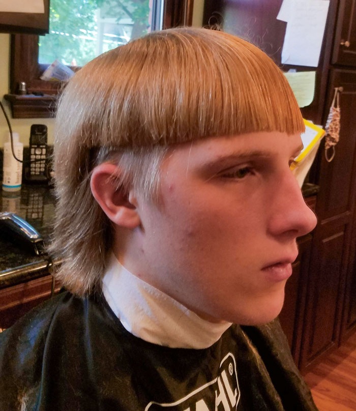 Le di a mi hermano un corte taza-mullet