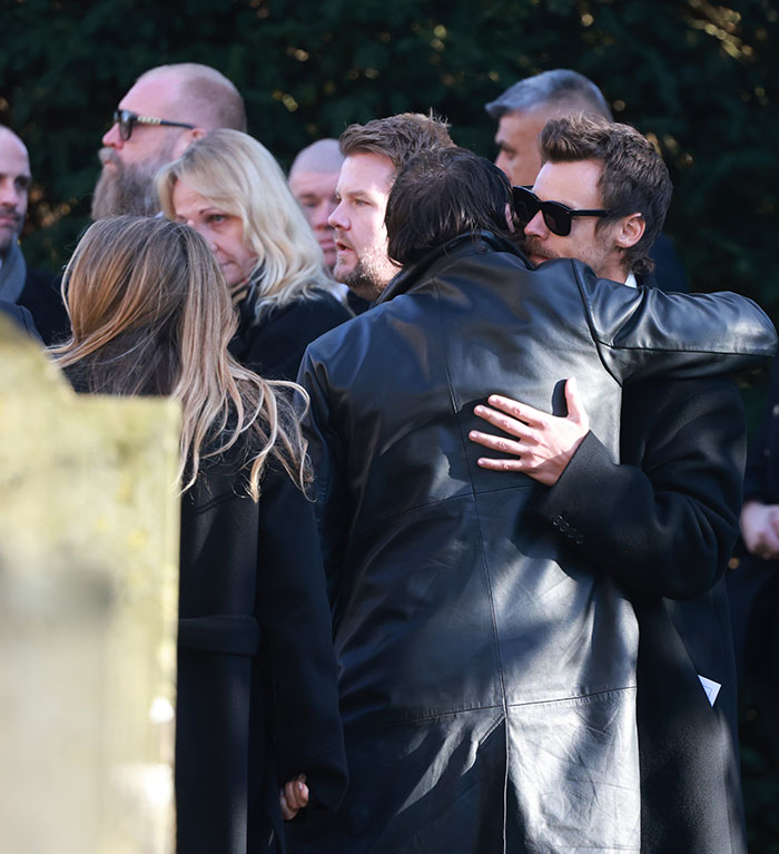 "Nobody Should Have To Bury Their Child": Fans Are Emotional Over Liam Payne's Funeral Photos