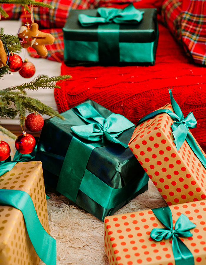 FBI Warns Against Online Shopping Scams During Holiday Season—Here's How To Protect Yourself FBI Warns Against Online Shopping Scams During Holiday Season—Here's How To Protect Yourself