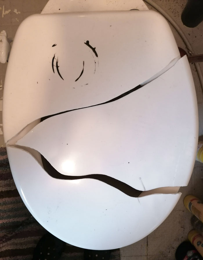 C*****d toilet seat showing a home improvement fail.