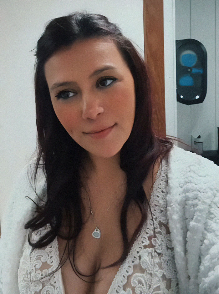 "Unfriend And Block": Bride Heartbroken After Entering Empty Venue As Guests Failed To Show Up "Unfriend And Block": Bride Heartbroken After Entering Empty Venue As Guests Failed To Show Up