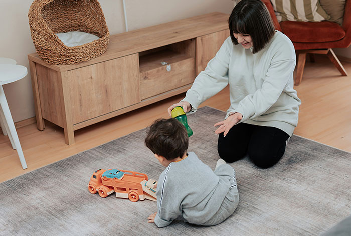 Woman Loses It At Sister When She Can&rsquo;t Do A Favor After Living With Her For Free, Kicks Her Out