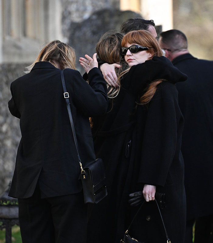 "Nobody Should Have To Bury Their Child": Fans Are Emotional Over Liam Payne's Funeral Photos
