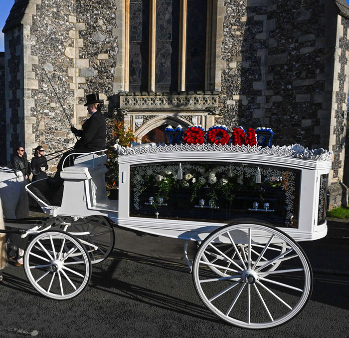 "Nobody Should Have To Bury Their Child": Fans Are Emotional Over Liam Payne's Funeral Photos