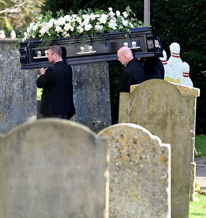 "Nobody Should Have To Bury Their Child": Fans Are Emotional Over Liam Payne's Funeral Photos