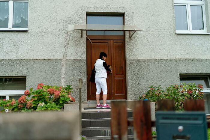 MIL Who Keeps Causing Problems In Couple's Relationship Starts Sneaking Into Their House Suddenly MIL Who Keeps Causing Problems In Couple's Relationship Starts Sneaking Into Their House Suddenly