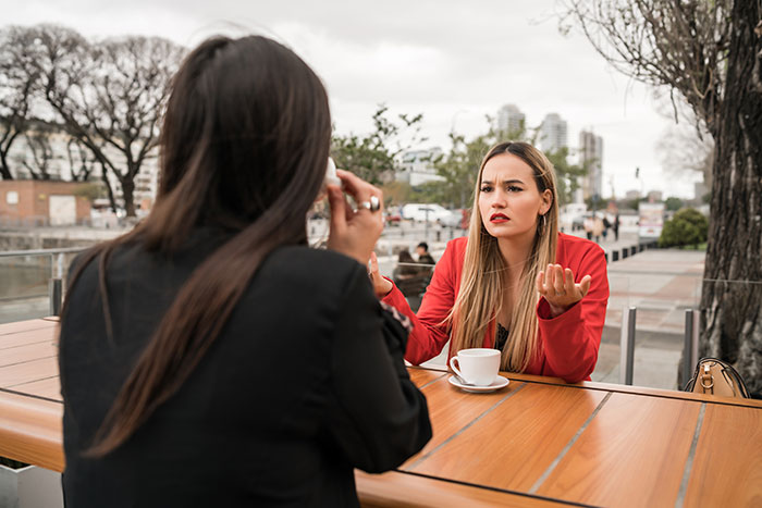 “Am I A Jerk For Uninviting My Daughter To Thanksgiving Since She Won’t Host It?” “Am I A Jerk For Uninviting My Daughter To Thanksgiving Since She Won’t Host It?”