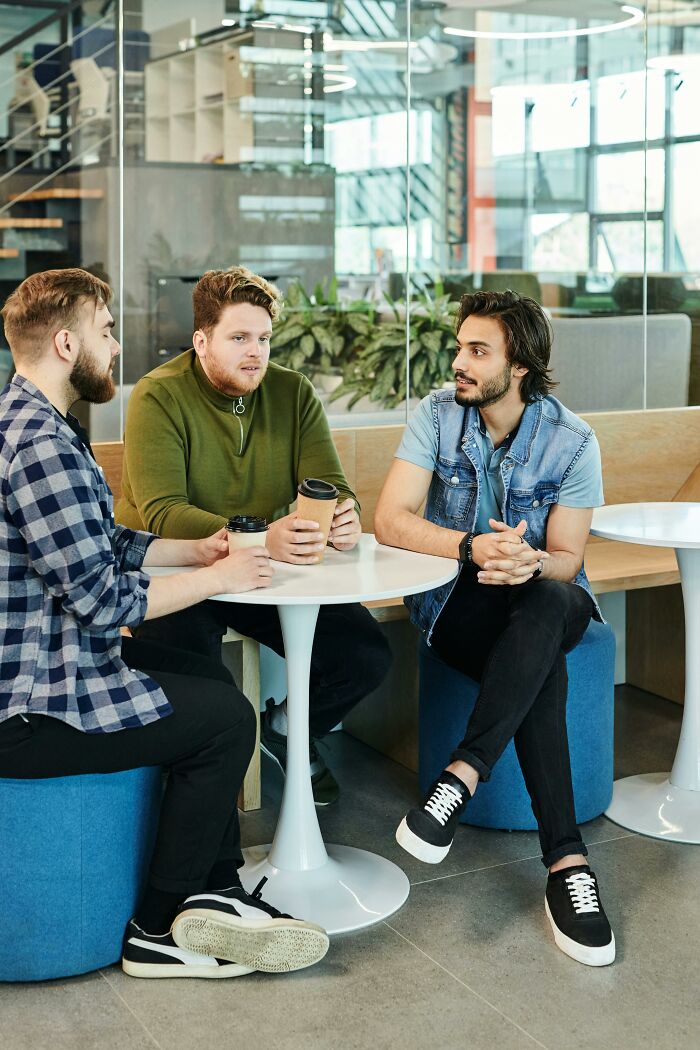 30 Low-Key Red Flags In Friendships That May Go Unnoticed Until It’s Too Late