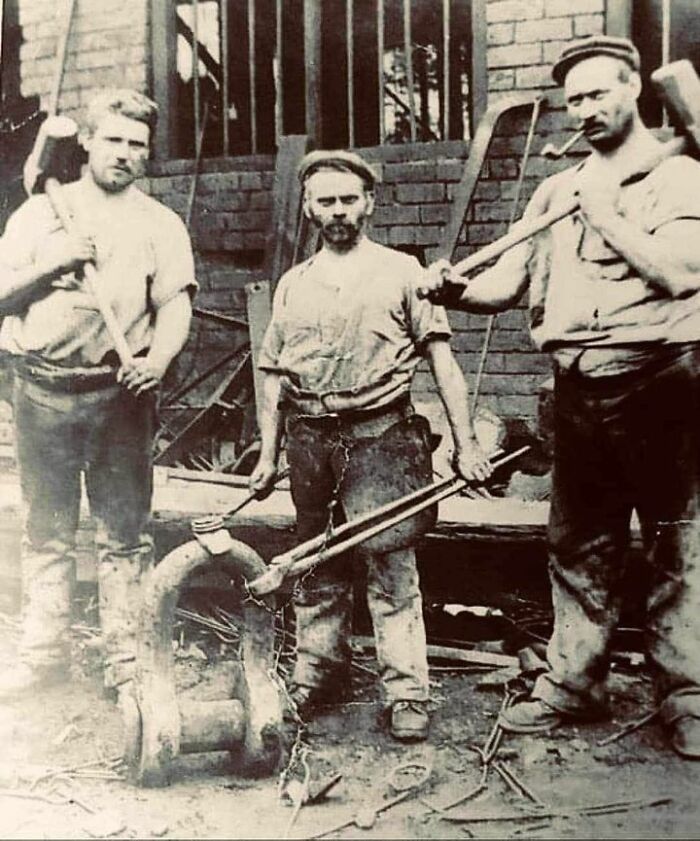 Victorian Women In Old Car