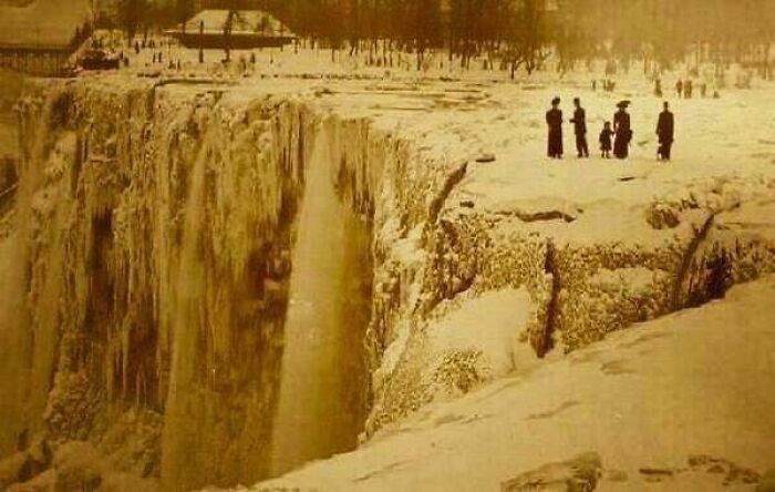 Rara foto de las cataratas del Niágara completamente congeladas en 1911