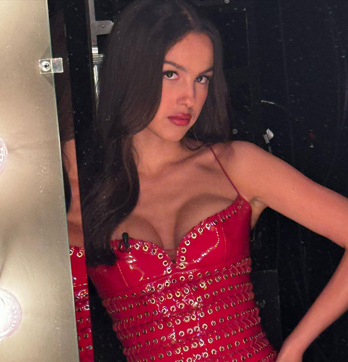 "Red Flag": Olivia Rodrigo Says She Always Asks Guys If They Want To Go To Space On First Dates "Red Flag": Olivia Rodrigo Says She Always Asks Guys If They Want To Go To Space On First Dates