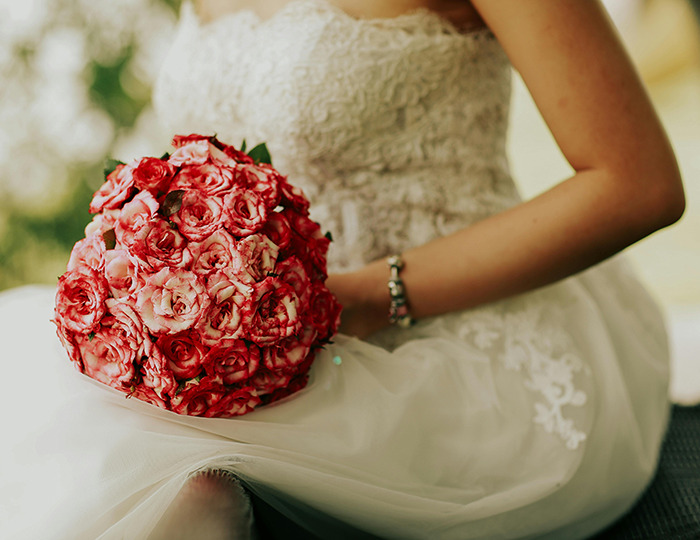 &ldquo;I Am An Extreme Slob&rdquo;: Bride Shares &ldquo;Psycho&rdquo; Hack To Save Her Wedding Dress From Getting Ruined