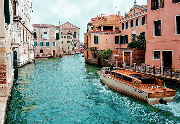 “Commit Some Crimes, Go To Prison”: 40 People Share Where They Would Move To If Given The Chance