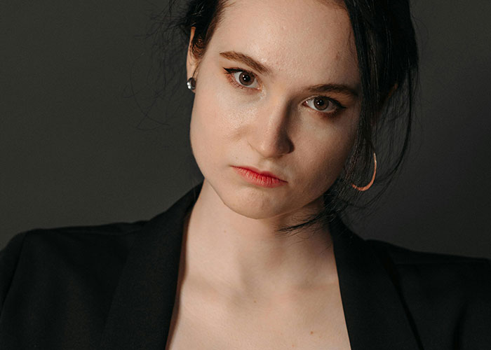 Man Outsmarts Karen Who Takes His Seat, Watches Embarrassing 20-Minute Tantrum That Follows