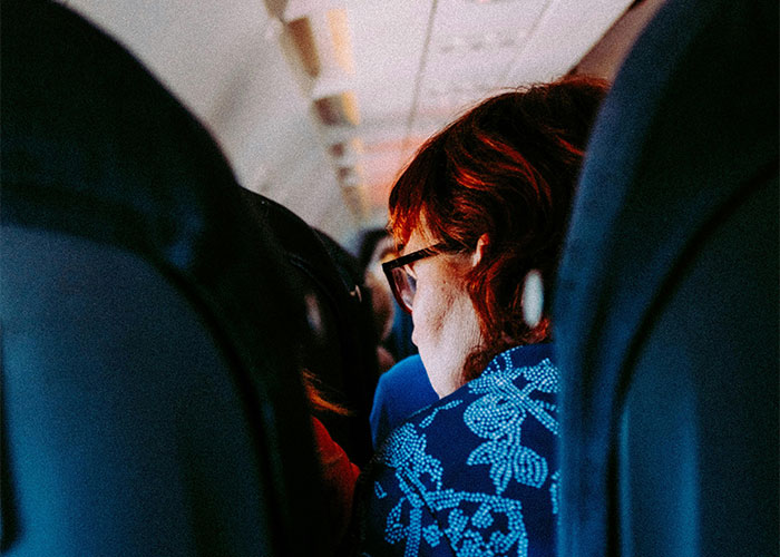 Man Outsmarts Karen Who Takes His Seat, Watches Embarrassing 20-Minute Tantrum That Follows