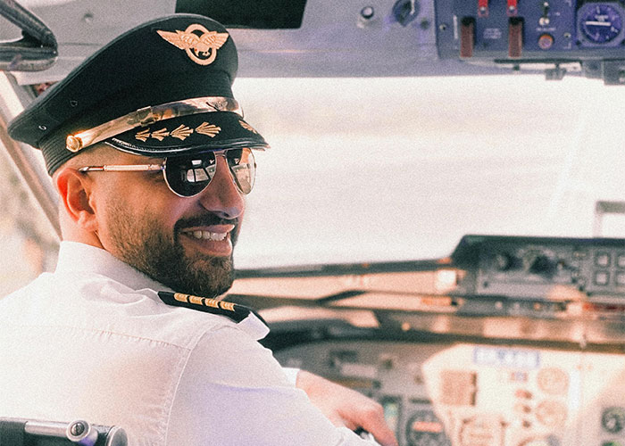 Man Outsmarts Karen Who Takes His Seat, Watches Embarrassing 20-Minute Tantrum That Follows